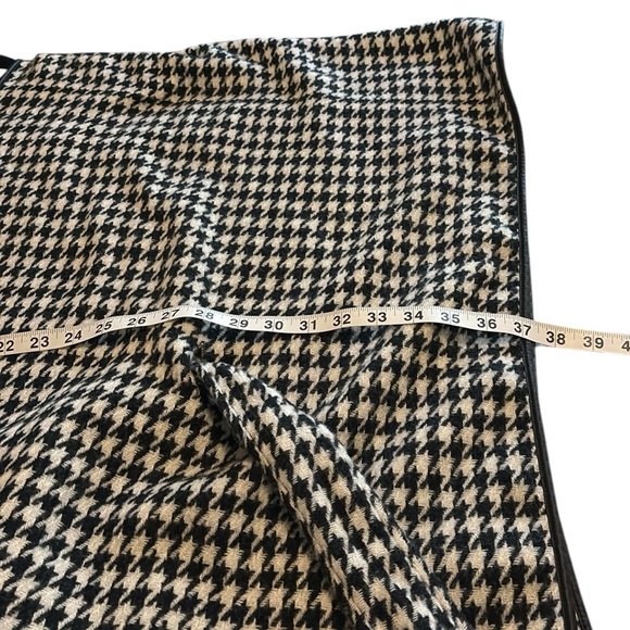 Liz Claiborne Houndstooth Cape, black and white, faux leather trim, OS - Picture 6 of 7